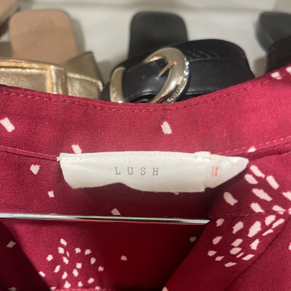 Lush Red and White Patterned Blouse - Picture 2 of 3
